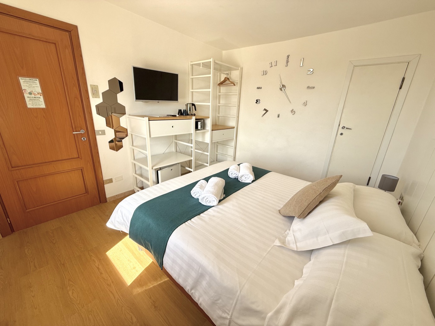 Hotel Vittoria guest room